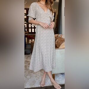 Lulus x Lush Beige Floral Puff Sleeve Midi Dress. Large, like new